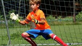 fotbal kluk keeper-2286927 1280